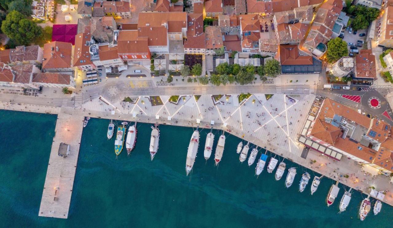 City Square Apartment Porec Bagian luar foto