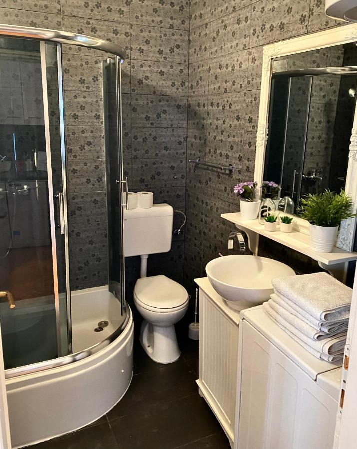 City Square Apartment Porec Bagian luar foto