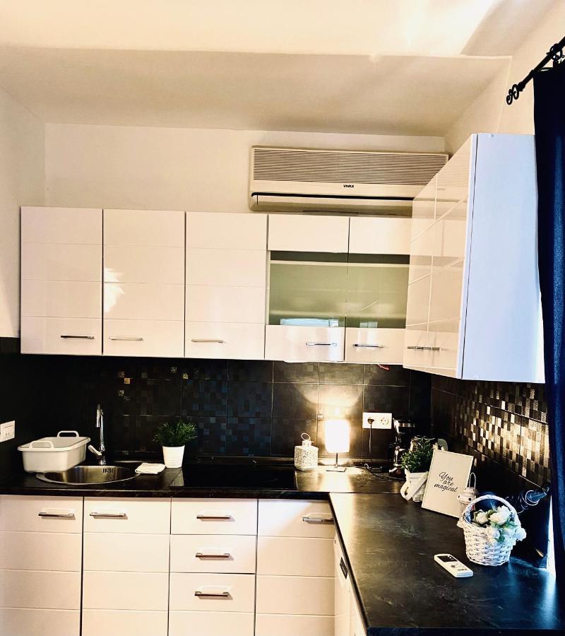 City Square Apartment Porec Bagian luar foto