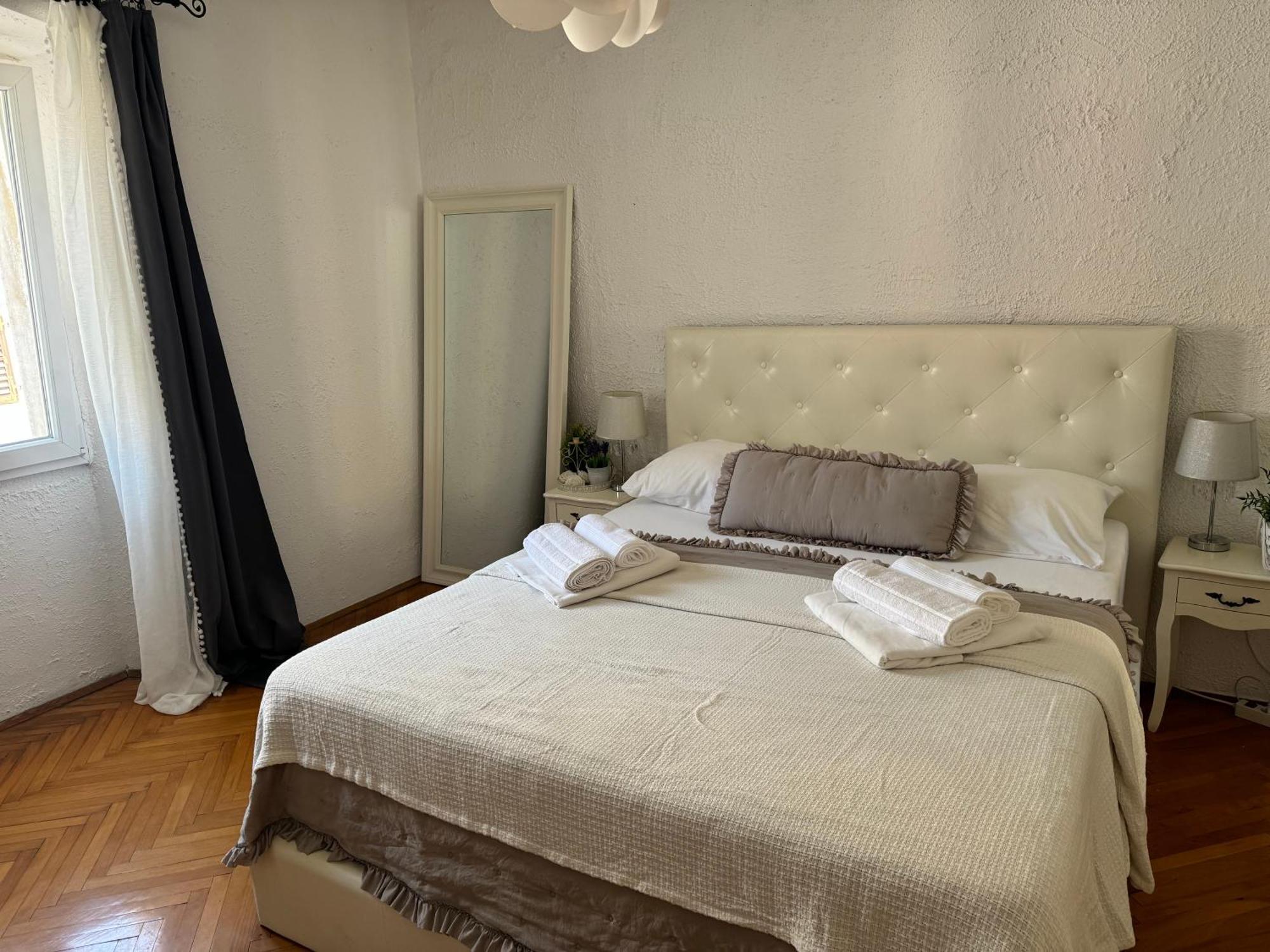 City Square Apartment Porec Bagian luar foto